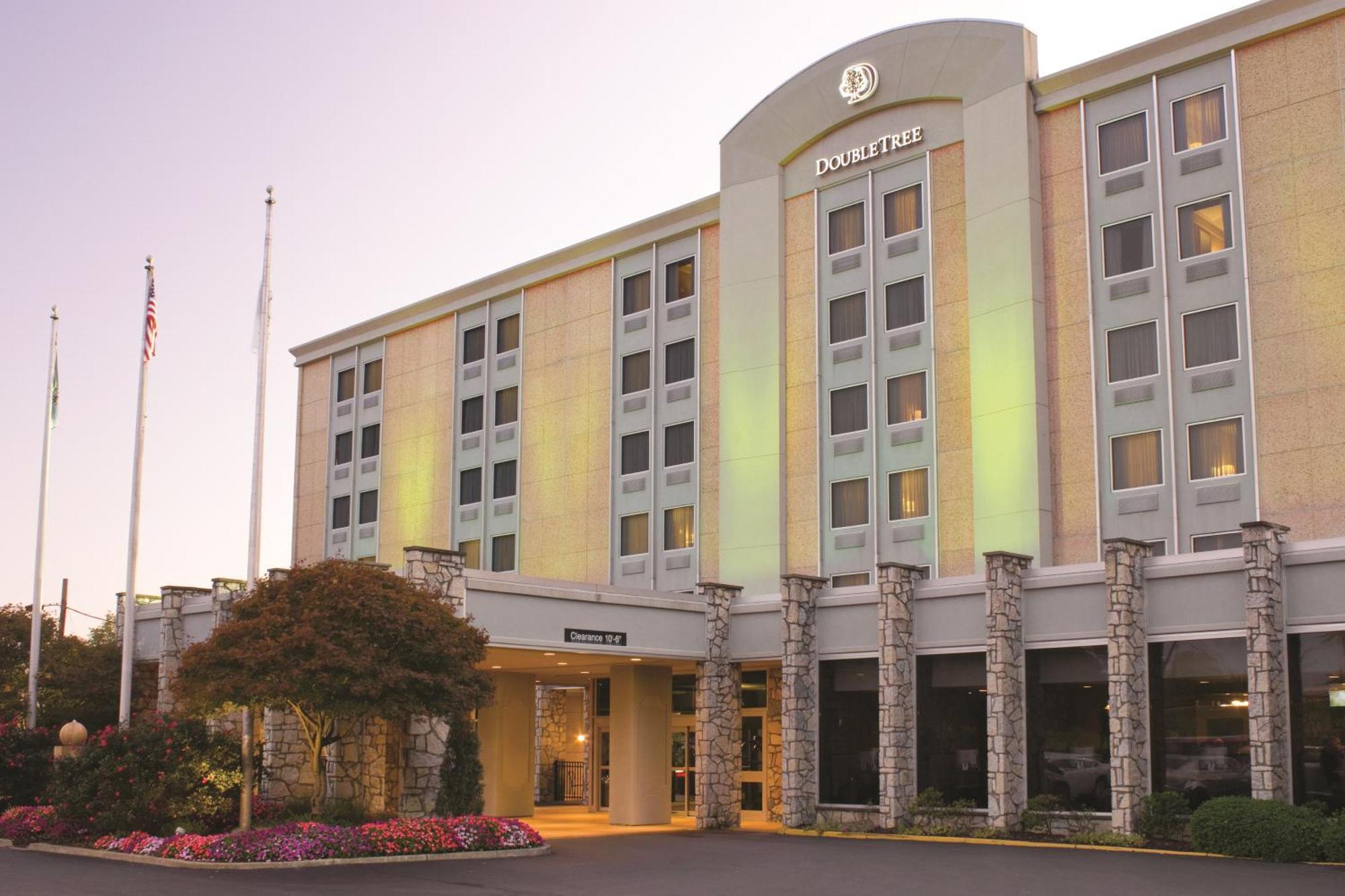 Doubletree By Hilton Pittsburgh Airport Hotel Moon Township Exterior photo