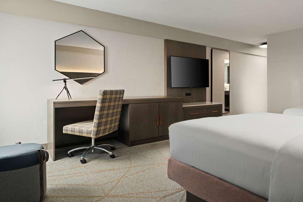 Doubletree By Hilton Pittsburgh Airport Hotel Moon Township Room photo